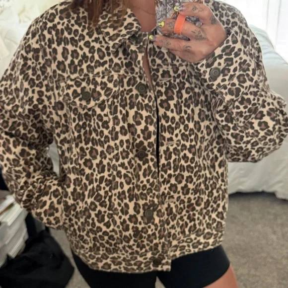 Cotton On Leopard Print Bomber Jacket in Brown and Black - Picture 4 of 8